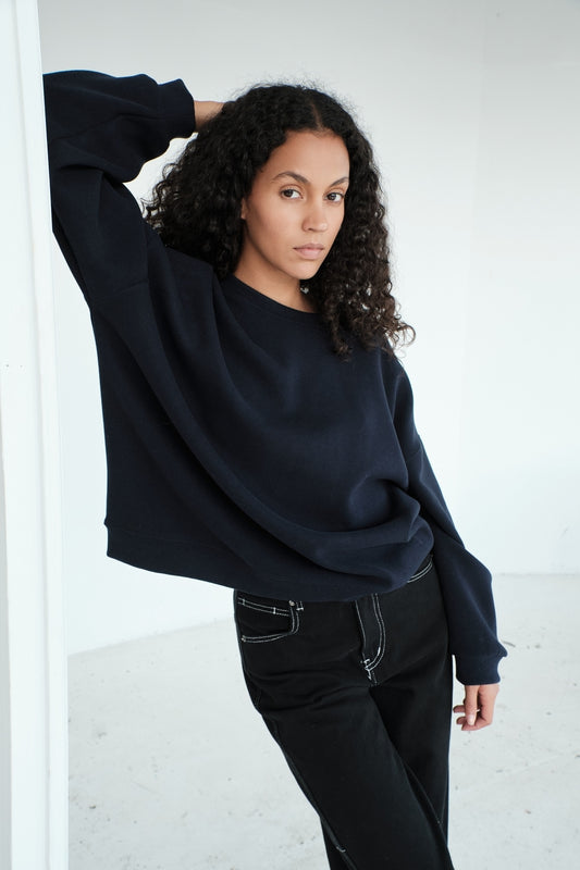 BILLIE NAVY SWEATSHIRT
