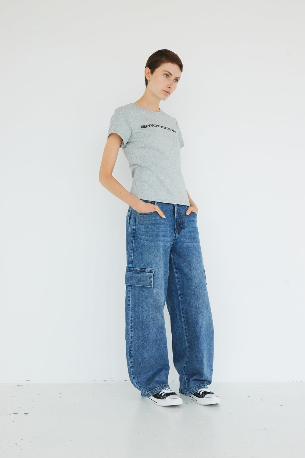T-SHIRT EMBRACING GRIS