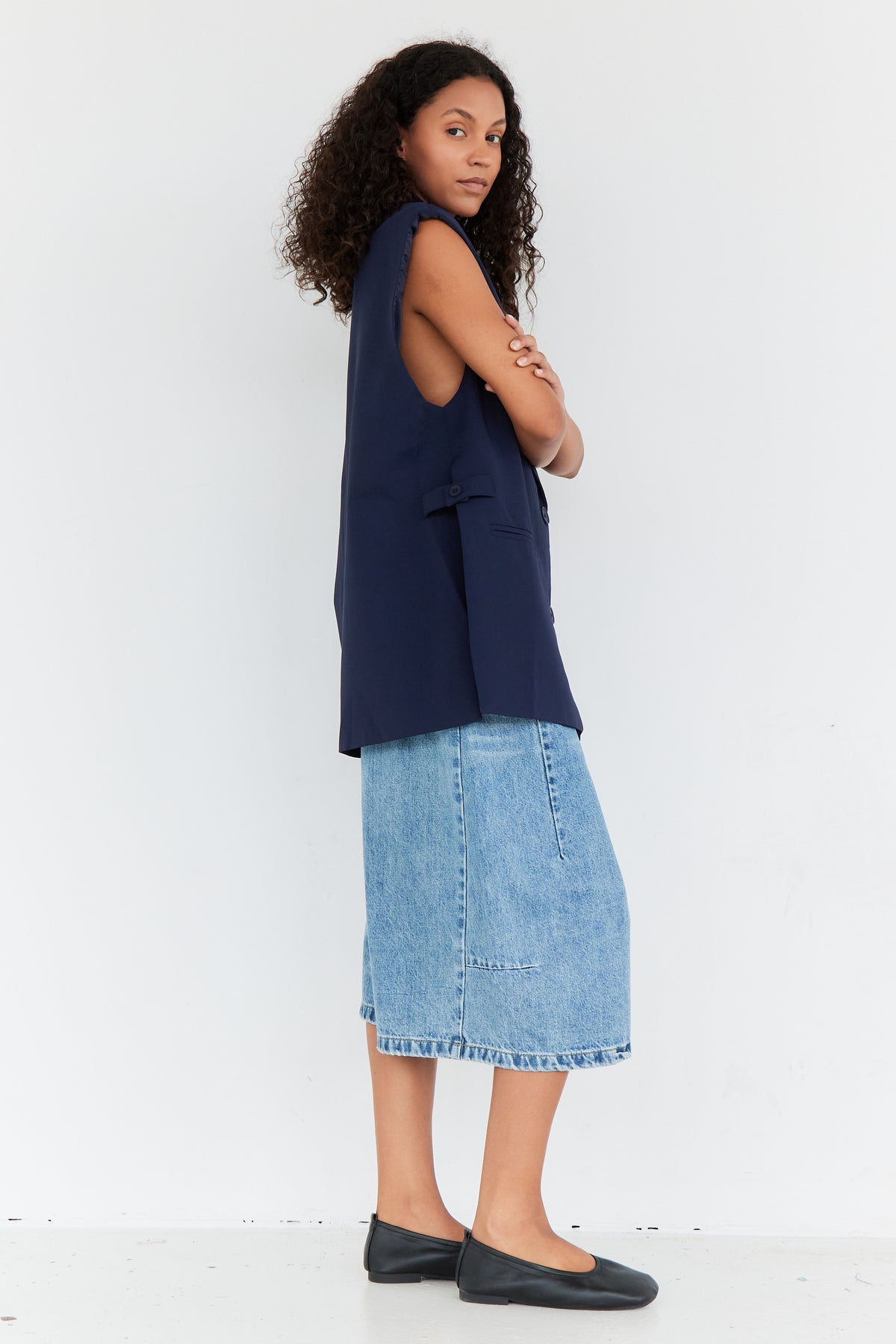 NEA BLACK SLEEVELESS JACKET