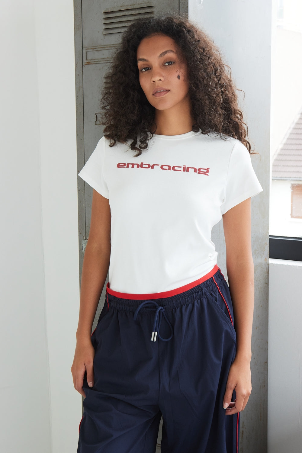 T-SHIRT EMBRACING BLANC