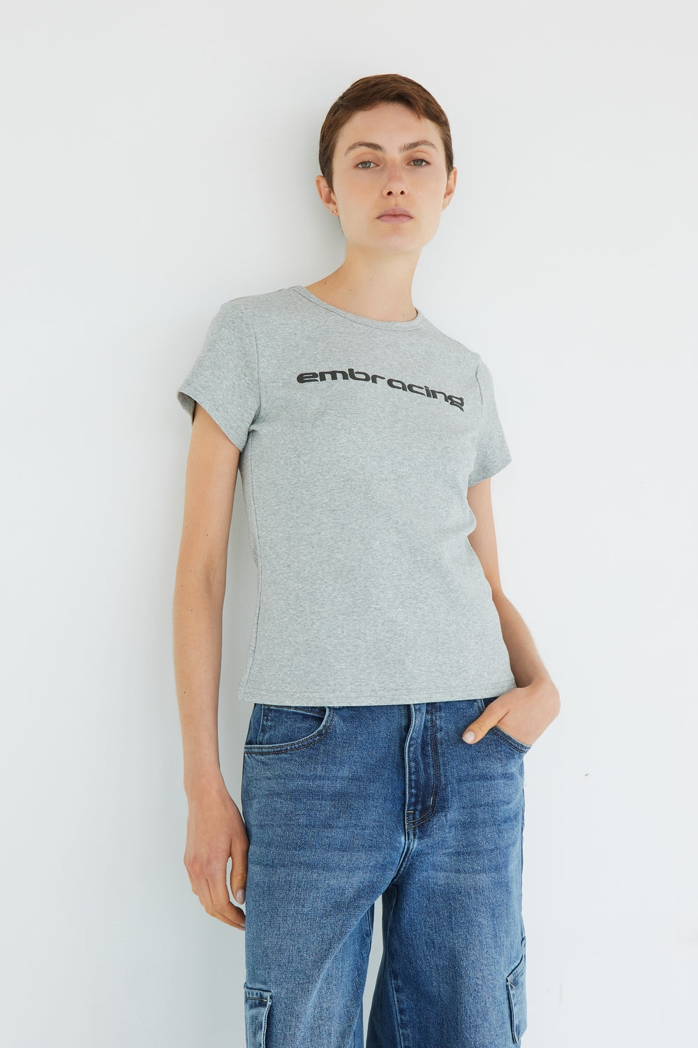 T-SHIRT EMBRACING GRIS