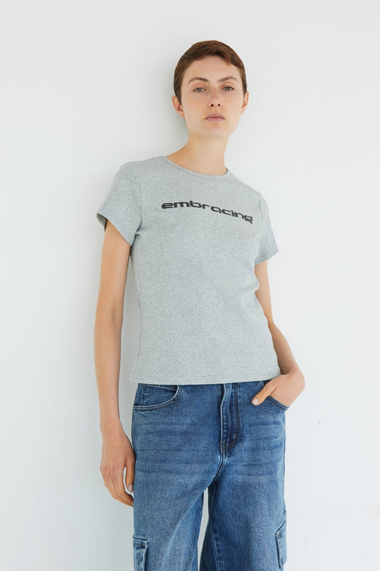 T-SHIRT EMBRACING GRIS
