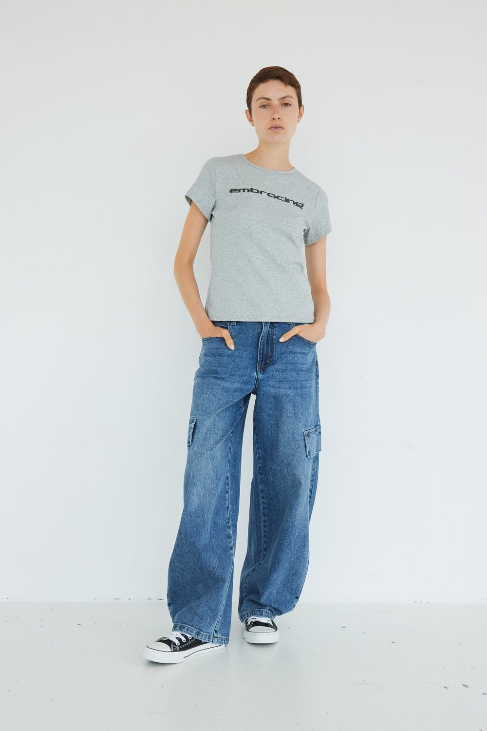 T-SHIRT EMBRACING GRIS
