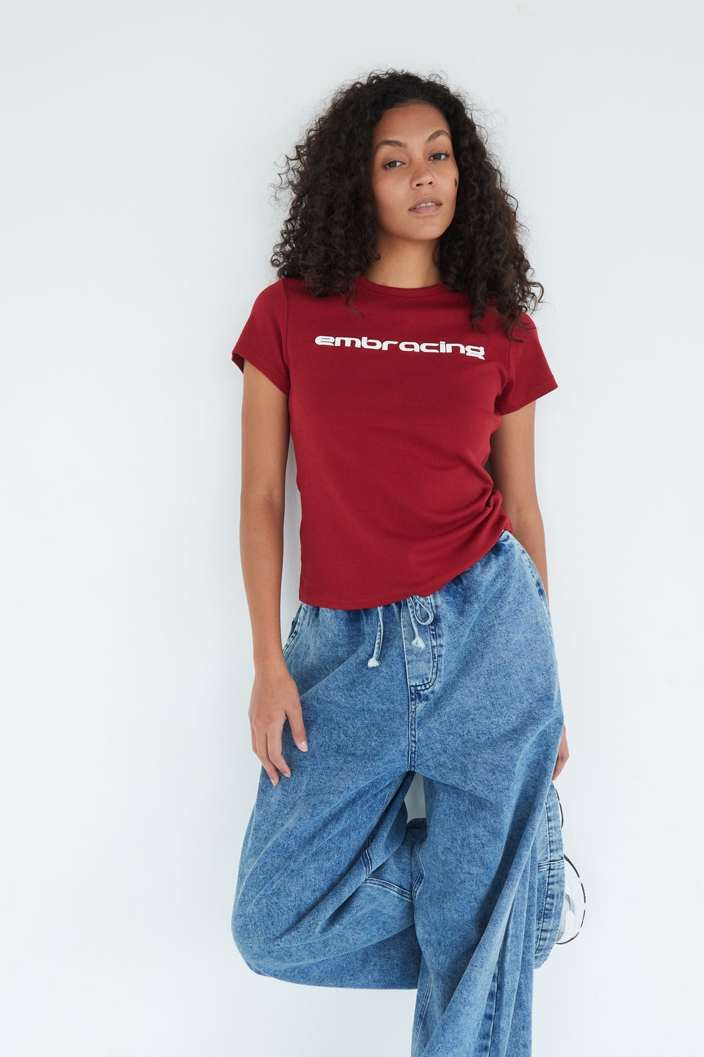 T-SHIRT EMBRACING ROUGE