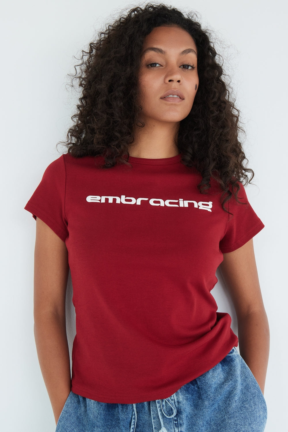 T-SHIRT EMBRACING ROUGE