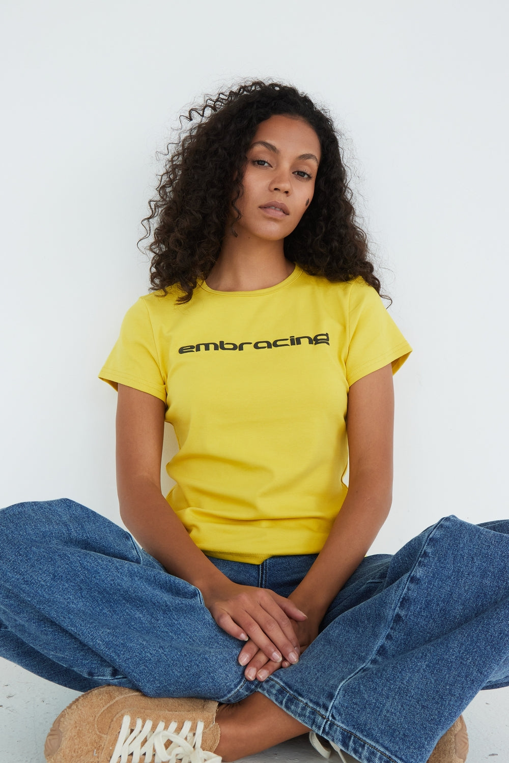 T-SHIRT EMBRACING JAUNE