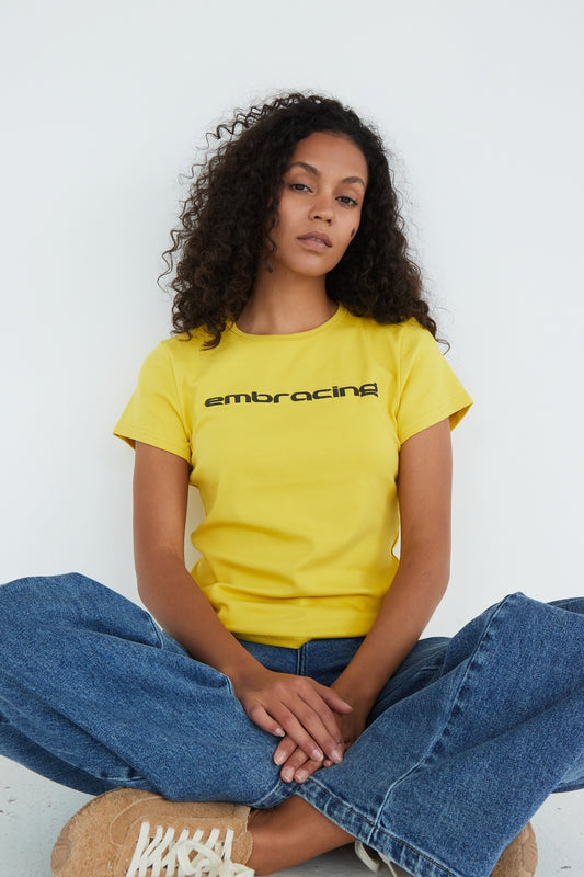 T-SHIRT EMBRACING JAUNE