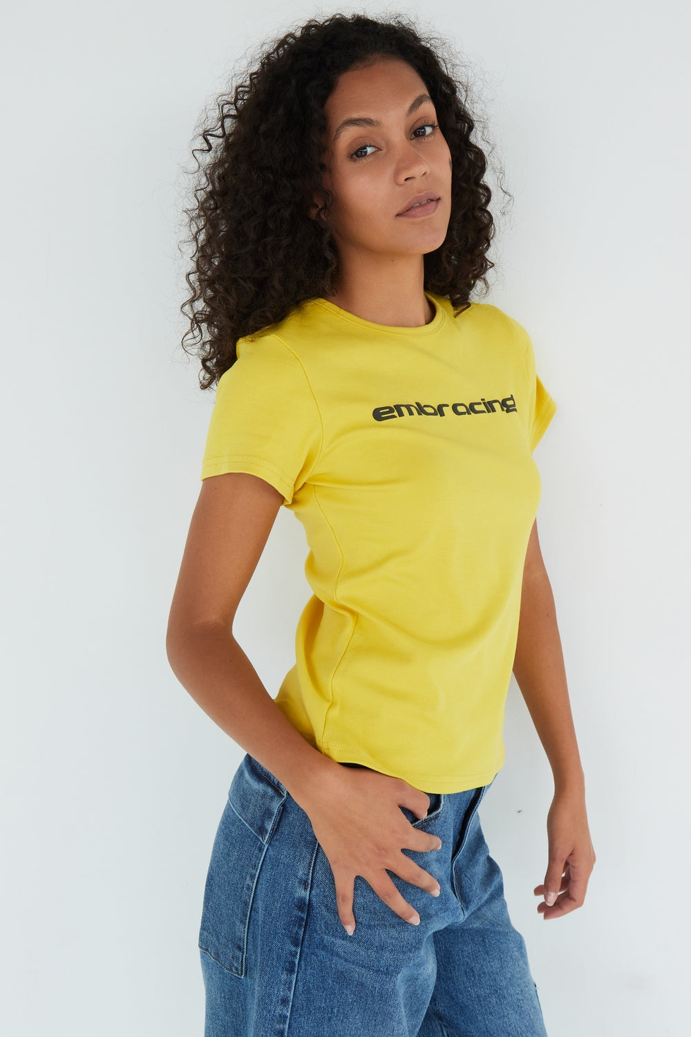 T-SHIRT EMBRACING JAUNE