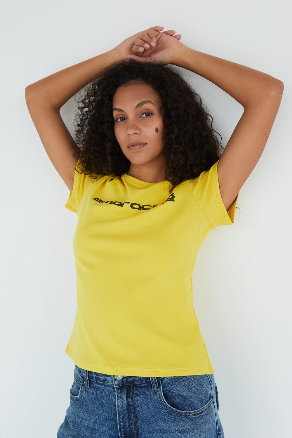 T-SHIRT EMBRACING JAUNE