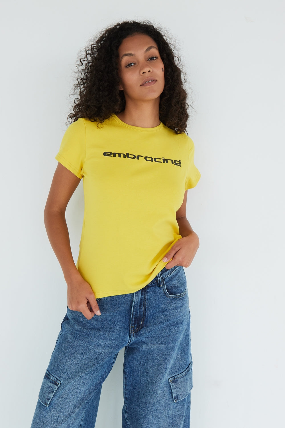 T-SHIRT EMBRACING JAUNE