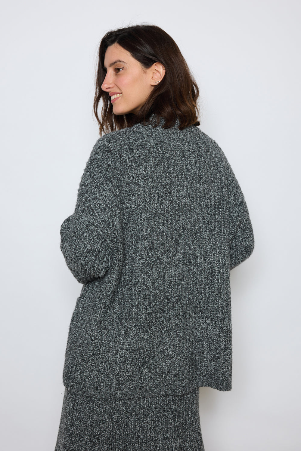 PULL TILDA GRIS