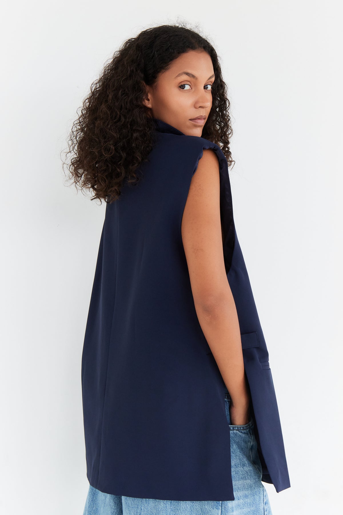 NEA BLACK SLEEVELESS JACKET