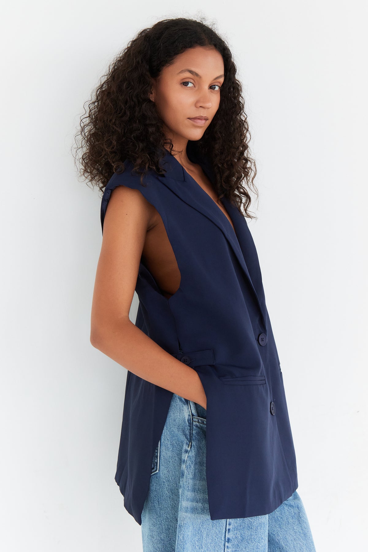 NEA BLACK SLEEVELESS JACKET