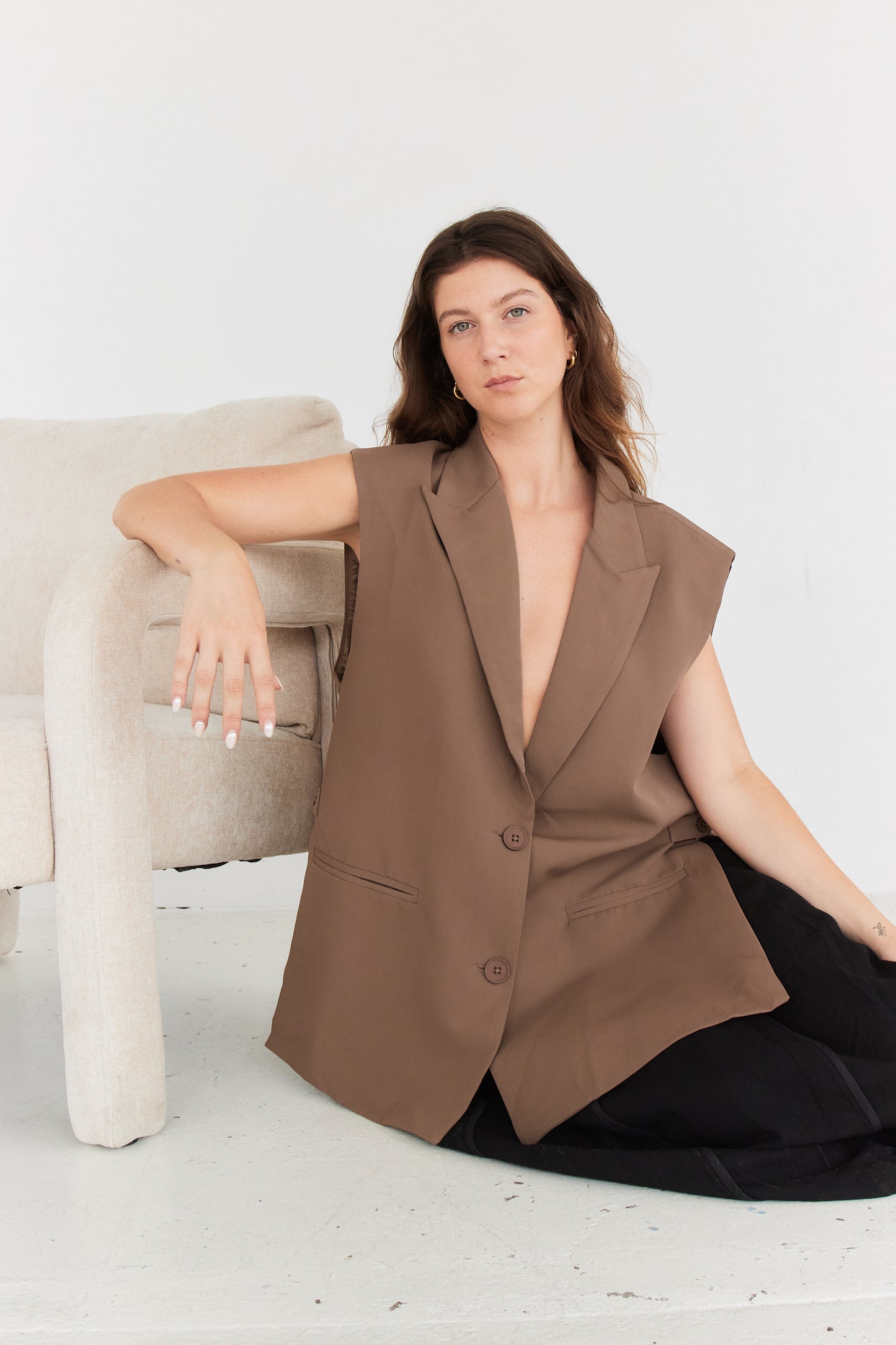 NEA BLACK SLEEVELESS JACKET
