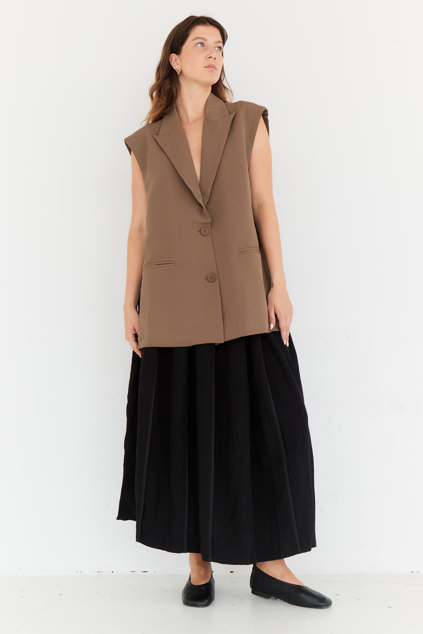 NEA BLACK SLEEVELESS JACKET
