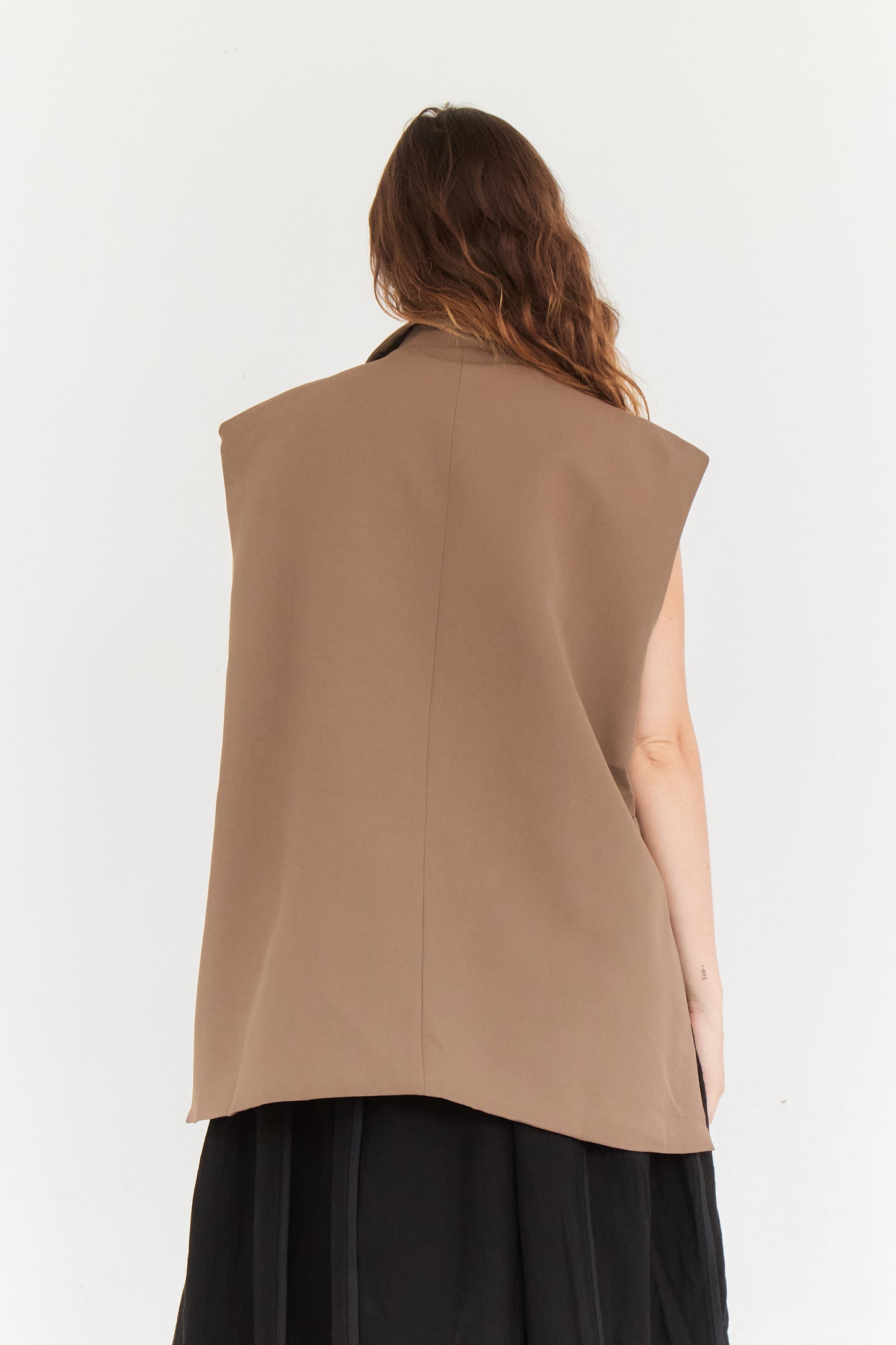 NEA BLACK SLEEVELESS JACKET