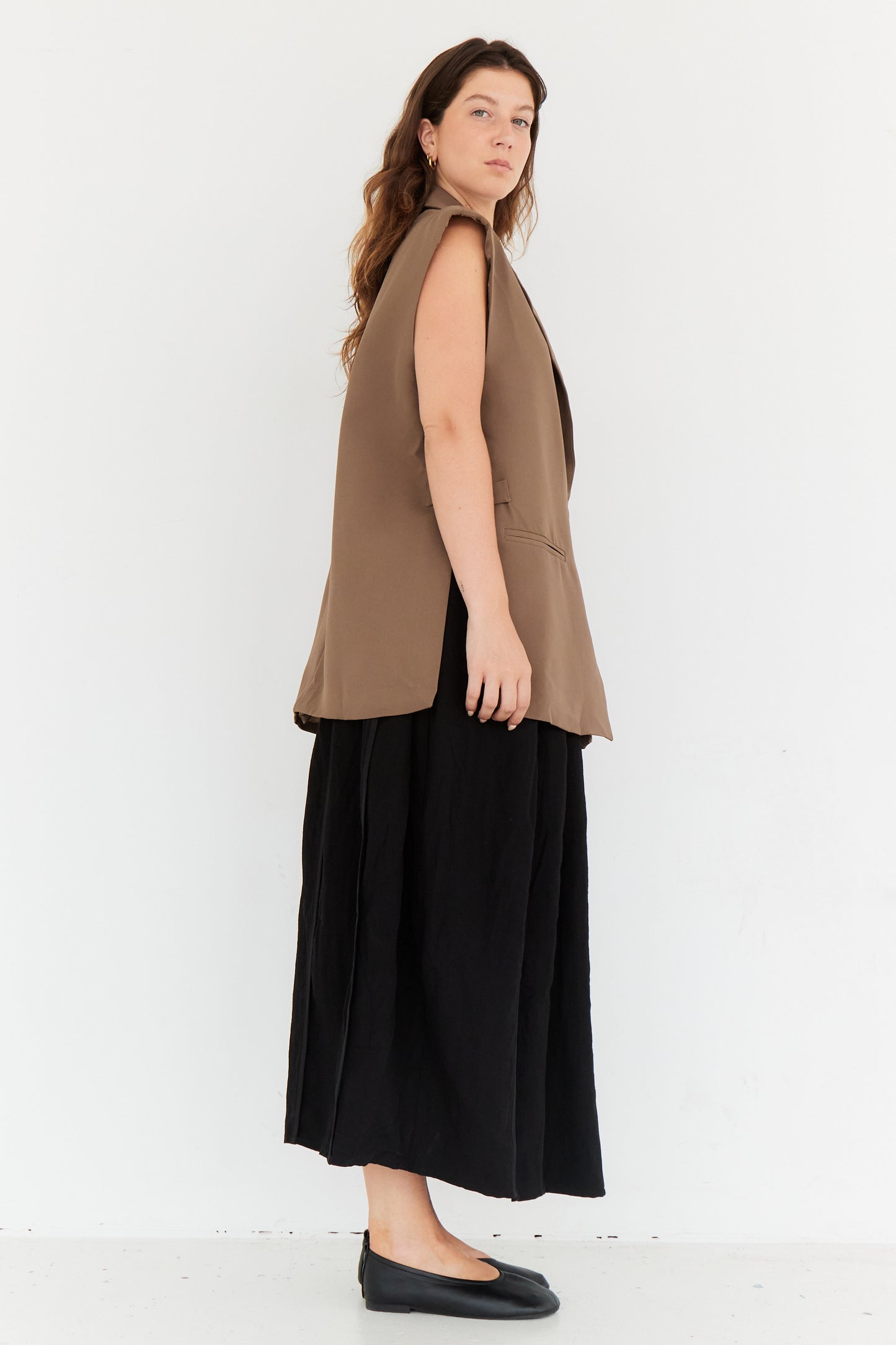 NEA BLACK SLEEVELESS JACKET